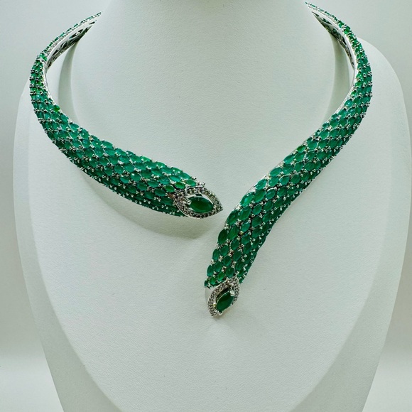 Trendy yet Light Weight Necklace - Picture 7 of 7